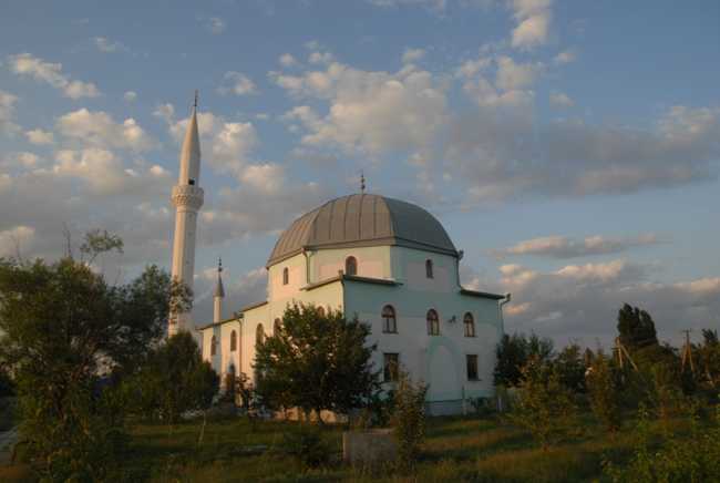 В Саках построили 32-х метровый минарет